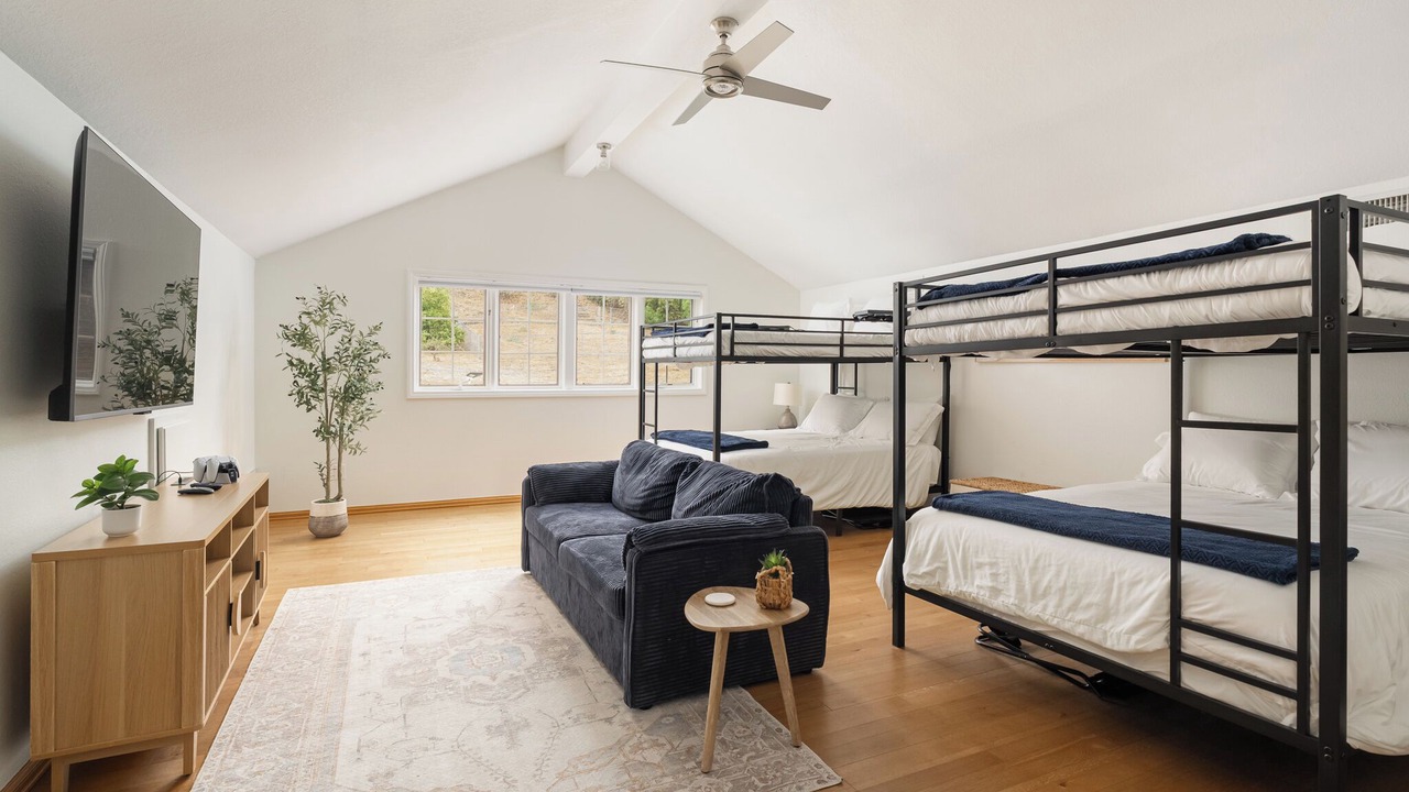 Photo of Bedroom in Lakeside