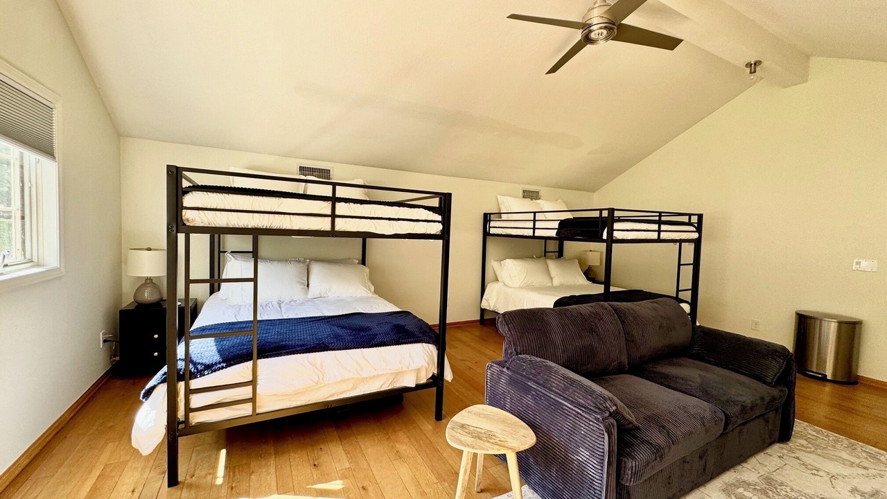 Photo of Bedroom in Lakeside