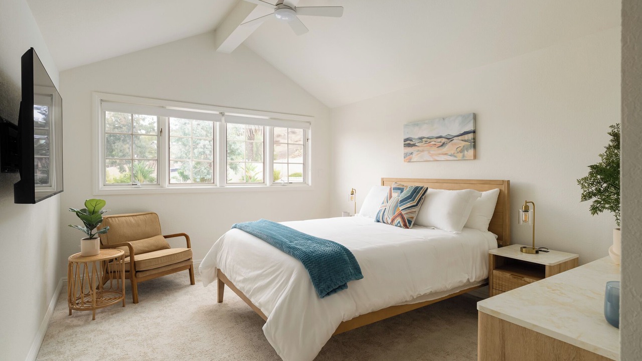 Photo of Bedroom in Lakeside