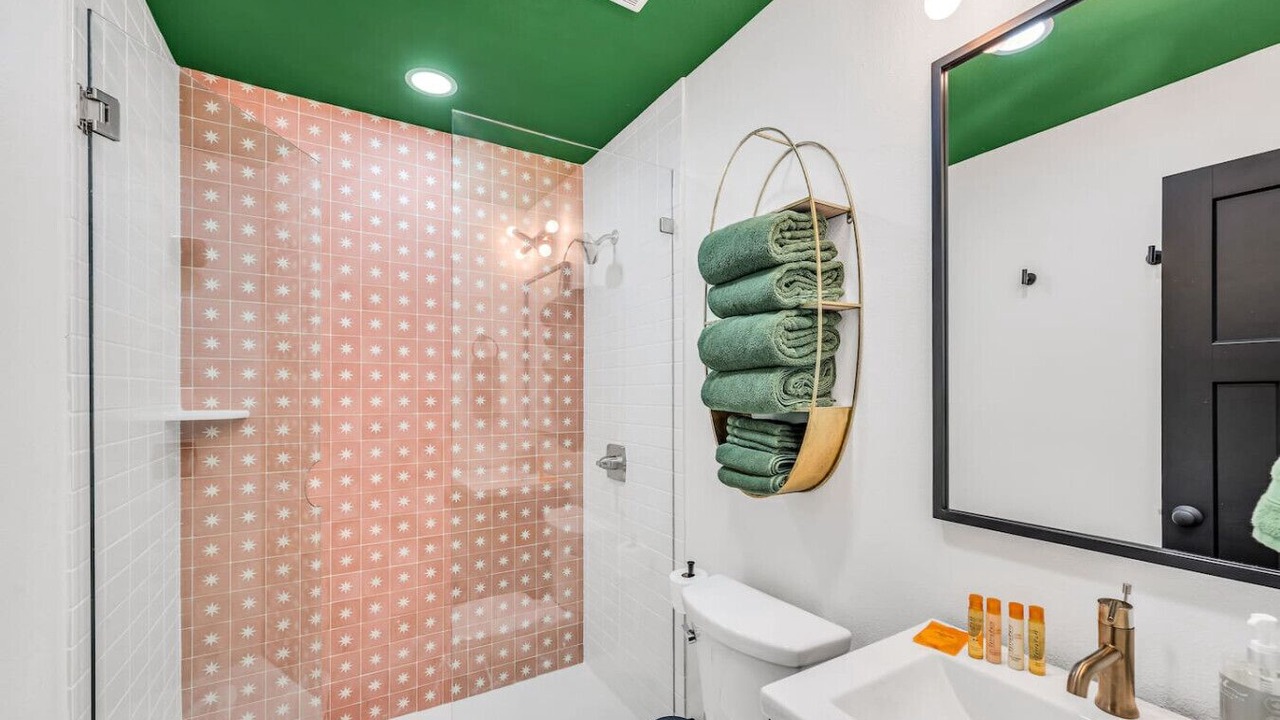 Photo of Bathroom in Austin Ave.