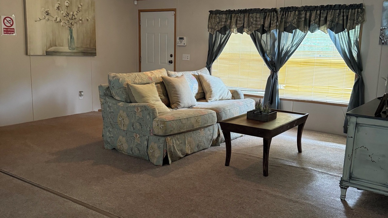 Photo of Livingroom in Claiborne