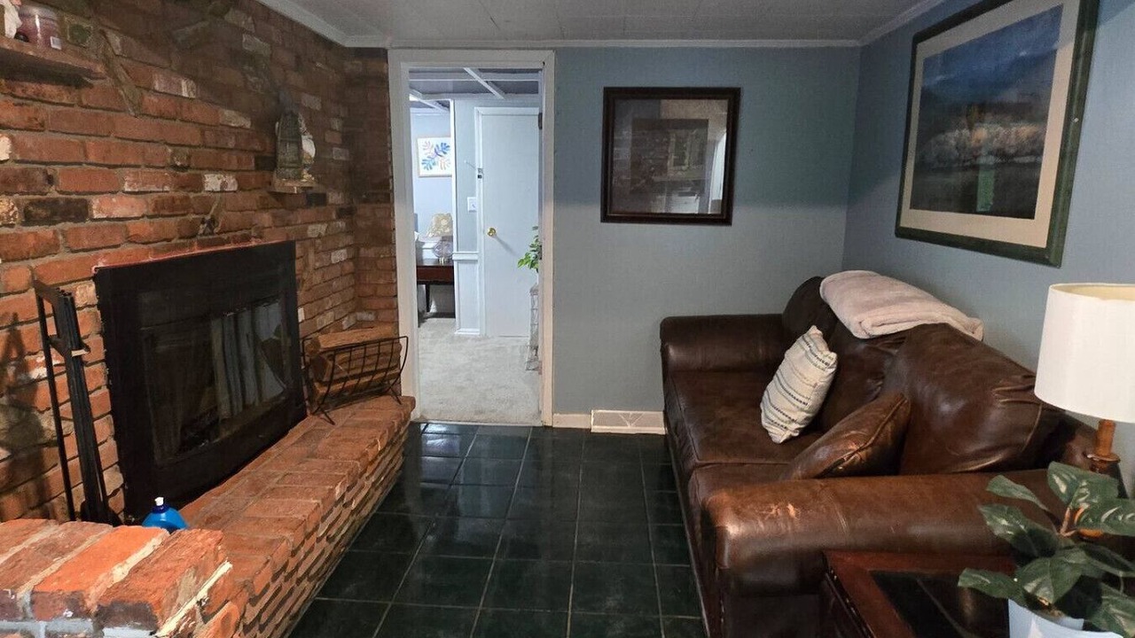 Photo of Livingroom in Oakwood Village