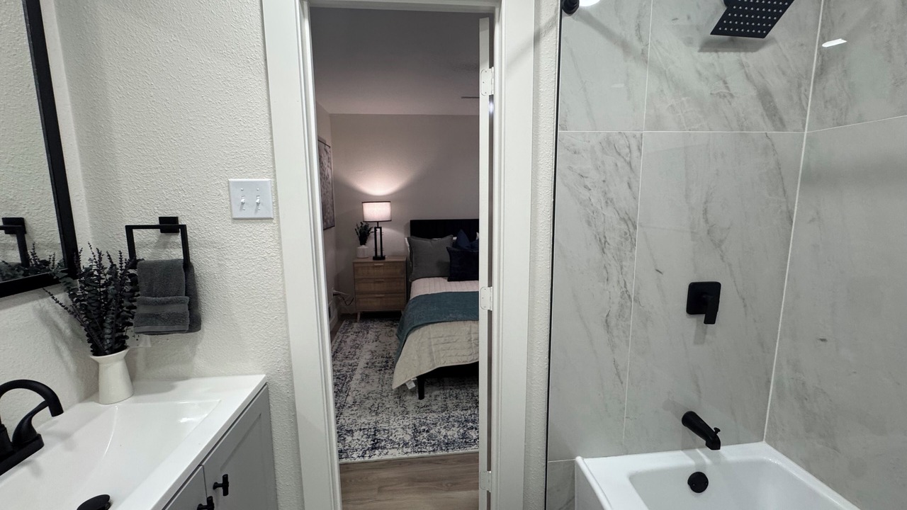 Photo of Bathroom in Buckner Terrace - Everglade Park