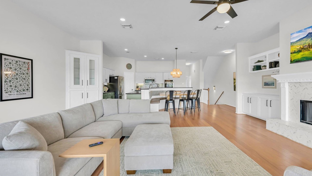 Photo of Livingroom in April Sound