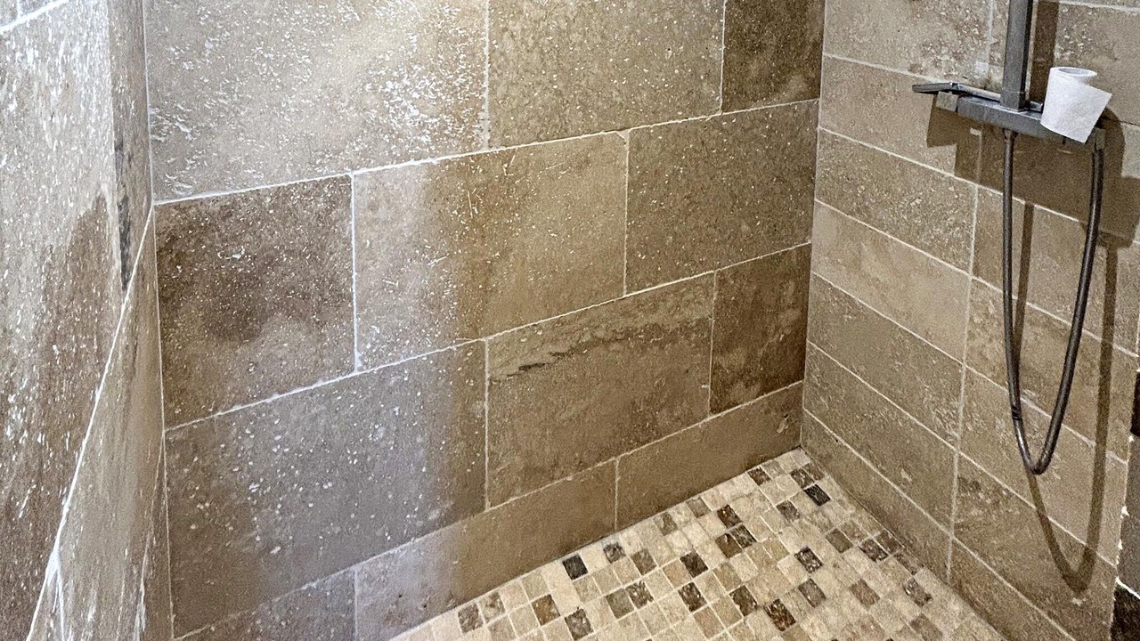 Photo of Bathroom in Chateauneuf-du-Pape