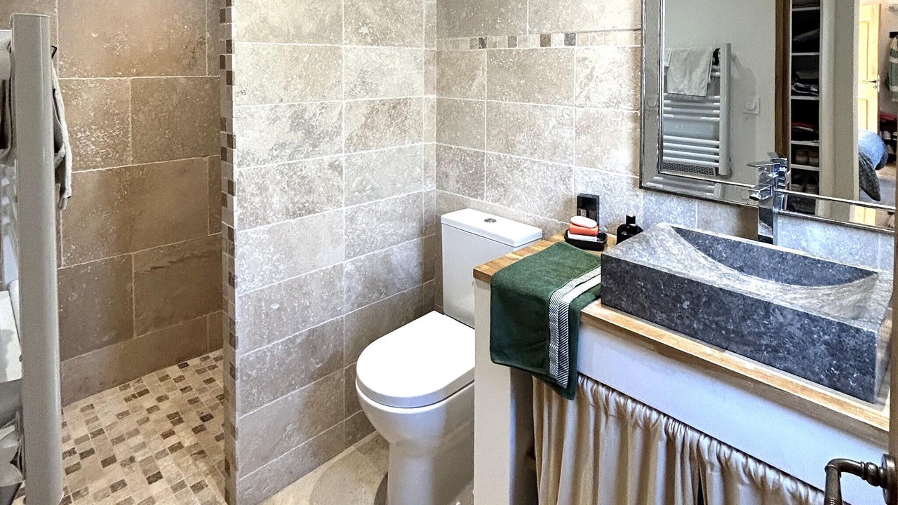 Photo of Bathroom in Chateauneuf-du-Pape