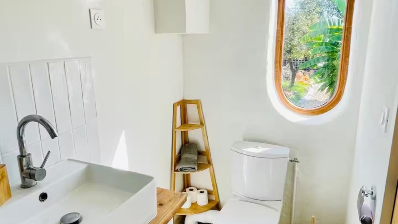 Photo of Bathroom in Graville