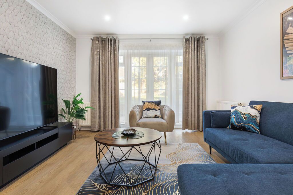 Photo of Livingroom in Elstree