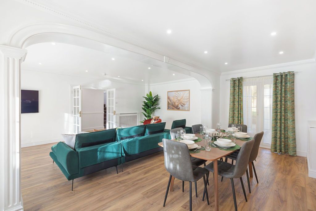 Photo of Others in Elstree