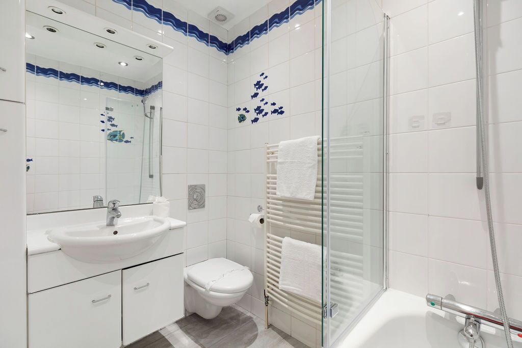 Photo of Bathroom in Elstree