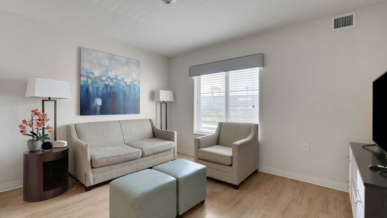 Photo of Livingroom in Far North Central