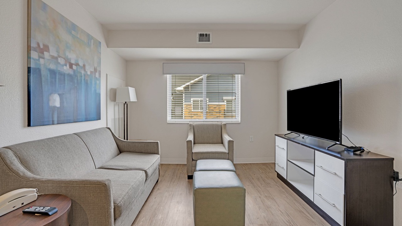 Photo of Livingroom in Far North Central