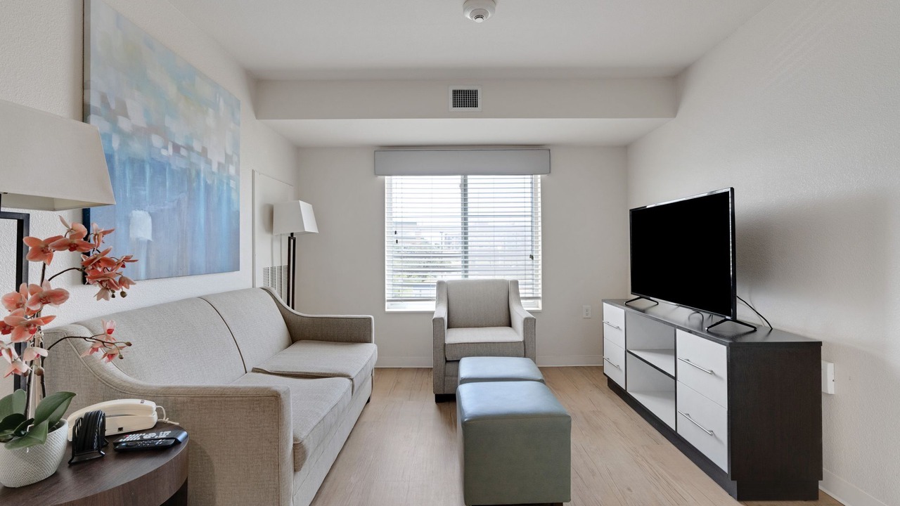 Photo of Livingroom in Far North Central