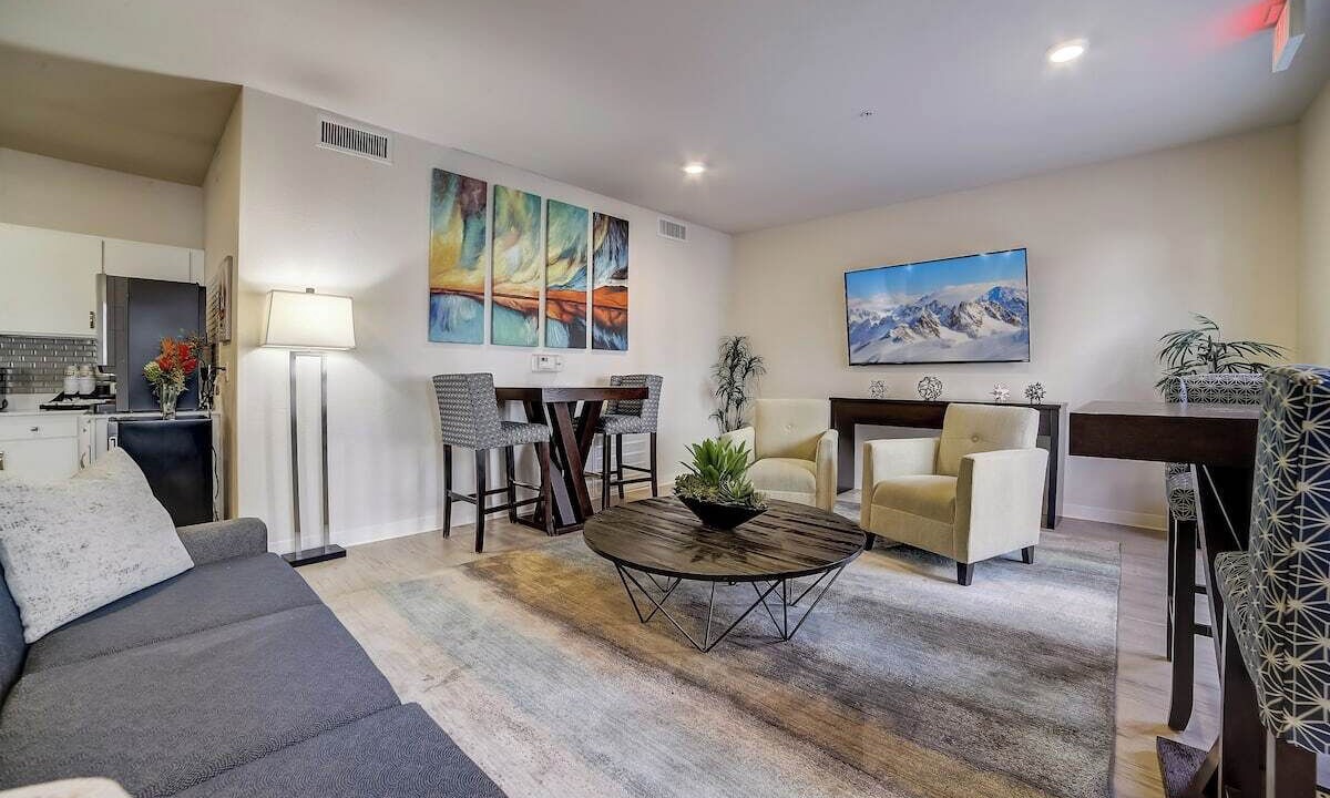 Photo of Livingroom in Far North Central