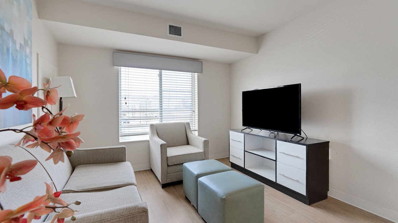 Photo of Livingroom in Far North Central
