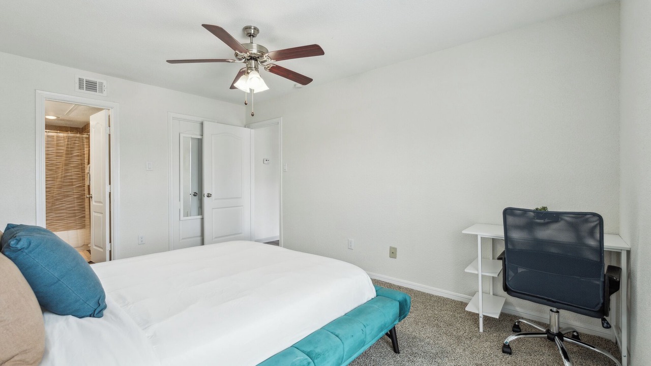 Photo of Bedroom in Clodine