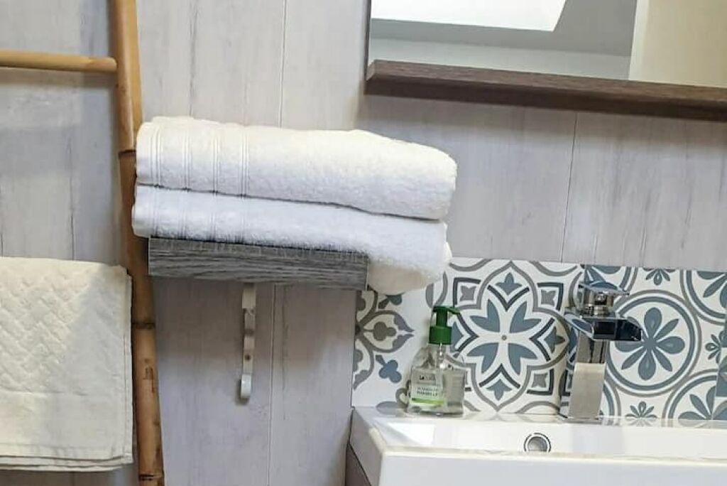 Photo of Bathroom in Belhomert-Guehouville