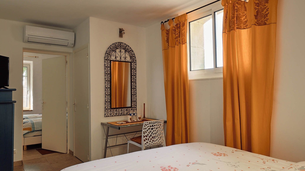 Photo of Bedroom in Saint-Laurent-d'Aigouze