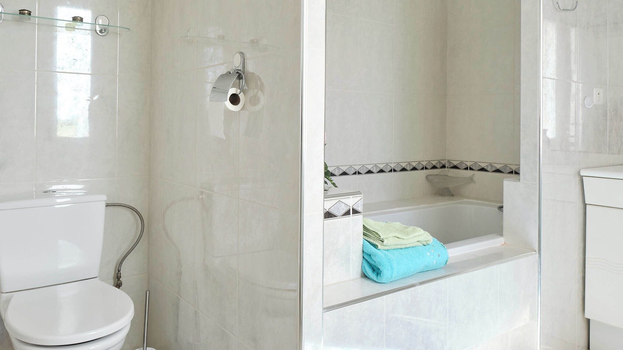 Photo of Bathroom in Saint-Laurent-d'Aigouze