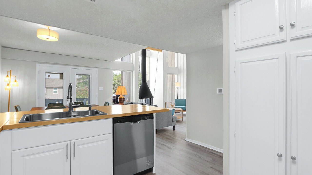 Photo of Bedroom in Point Venture