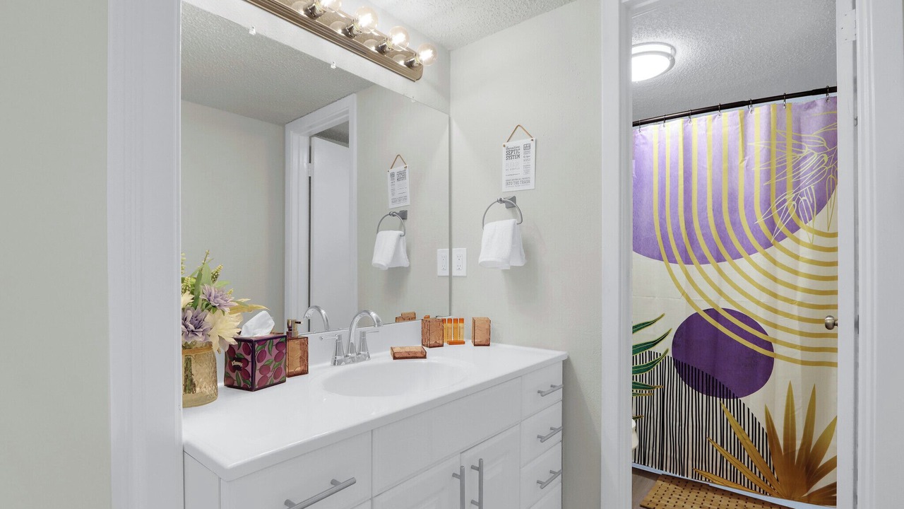Photo of Bathroom in Point Venture
