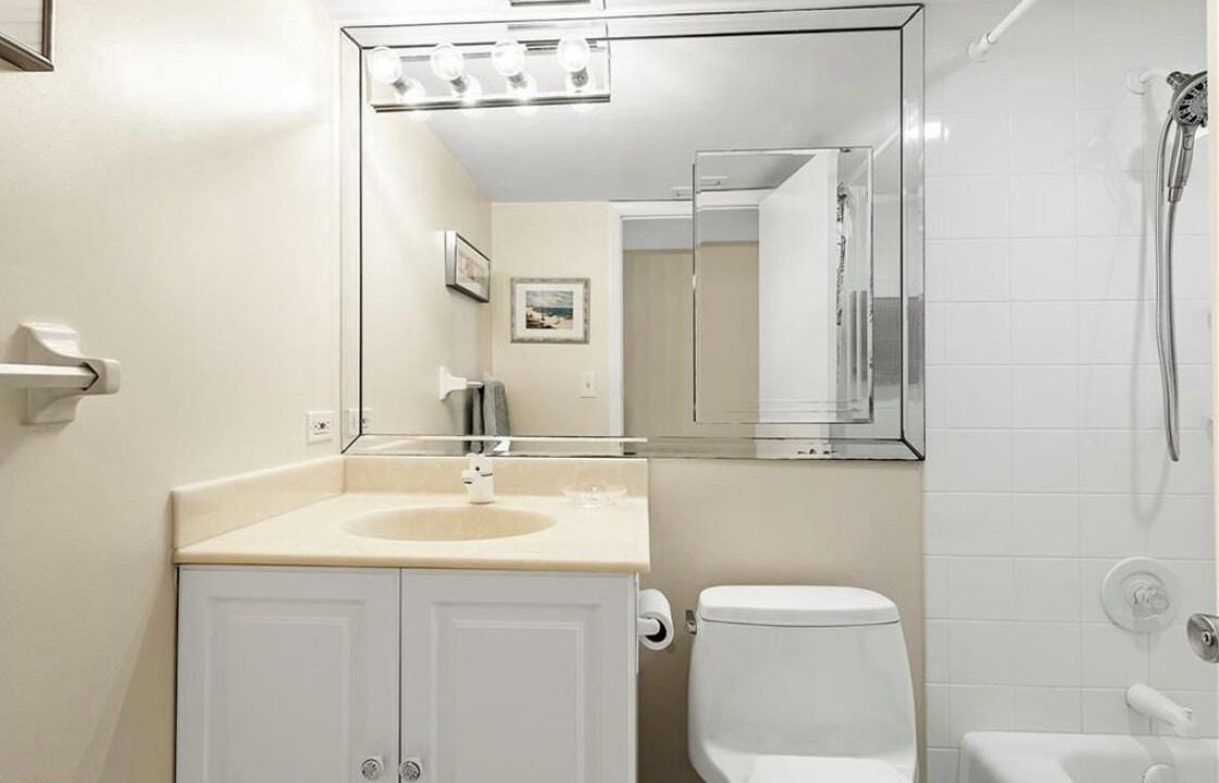 Photo of Bathroom in Vanderbilt Beach