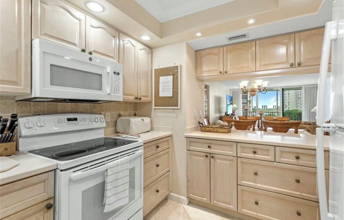 Photo of Kitchen in Vanderbilt Beach