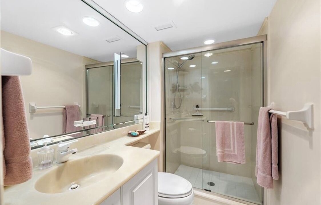 Photo of Bathroom in Vanderbilt Beach