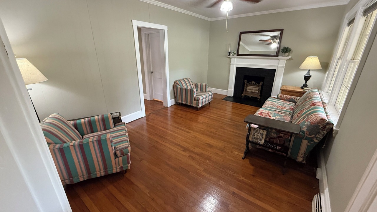 Photo of Livingroom in Martinsville