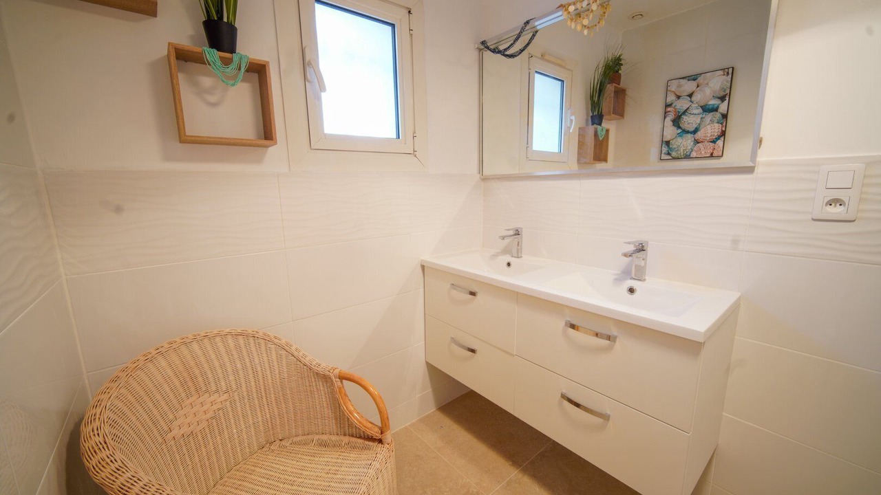 Photo of Bathroom in Saint-Laurent-de-la-Salanque