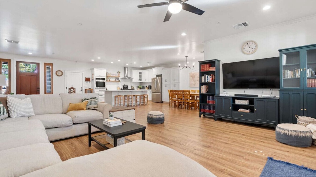 Photo of Livingroom in Country Club