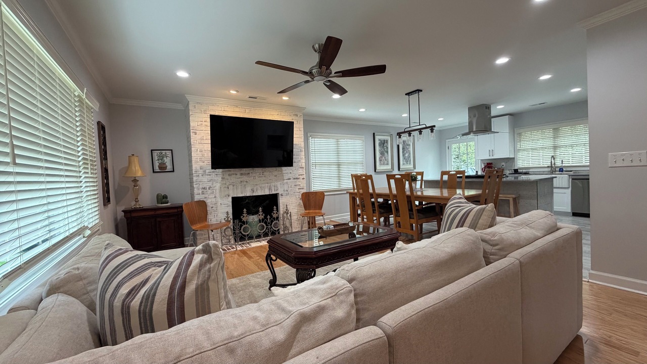 Photo of Livingroom in Forest Hills