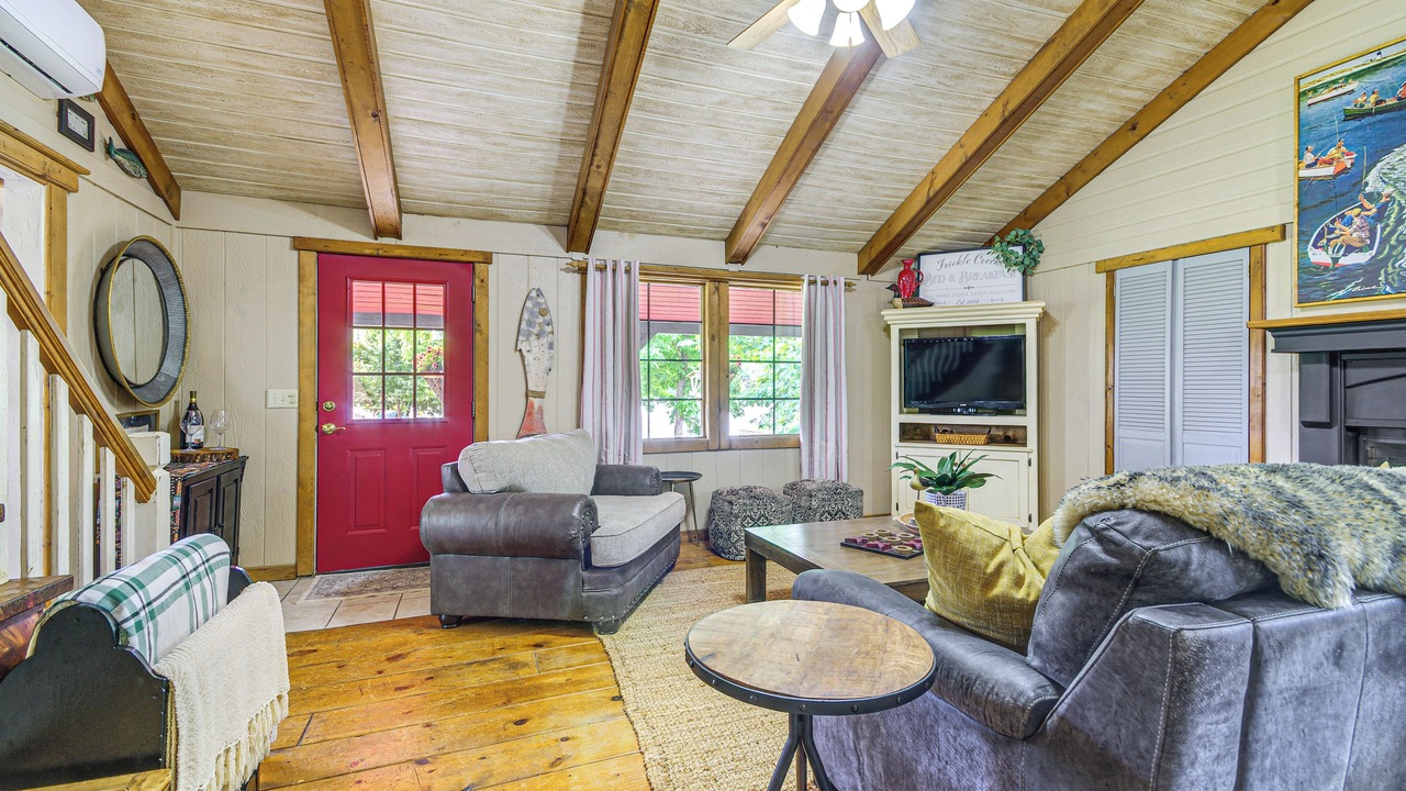 Photo of Livingroom in Roach