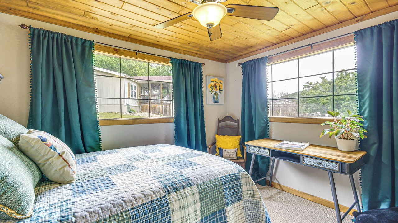 Photo of Bedroom in Roach