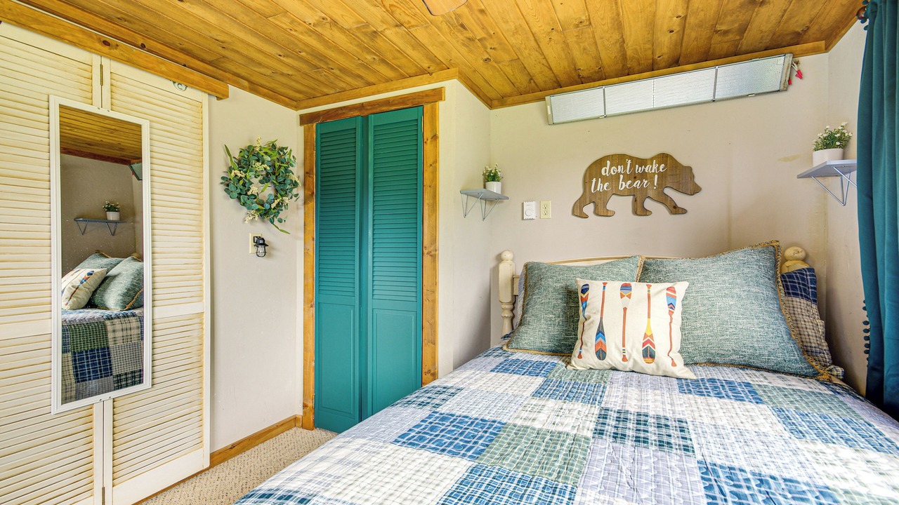 Photo of Bedroom in Roach