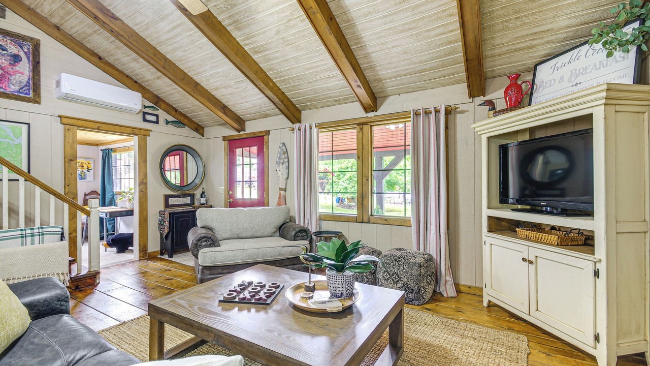 Photo of Livingroom in Roach