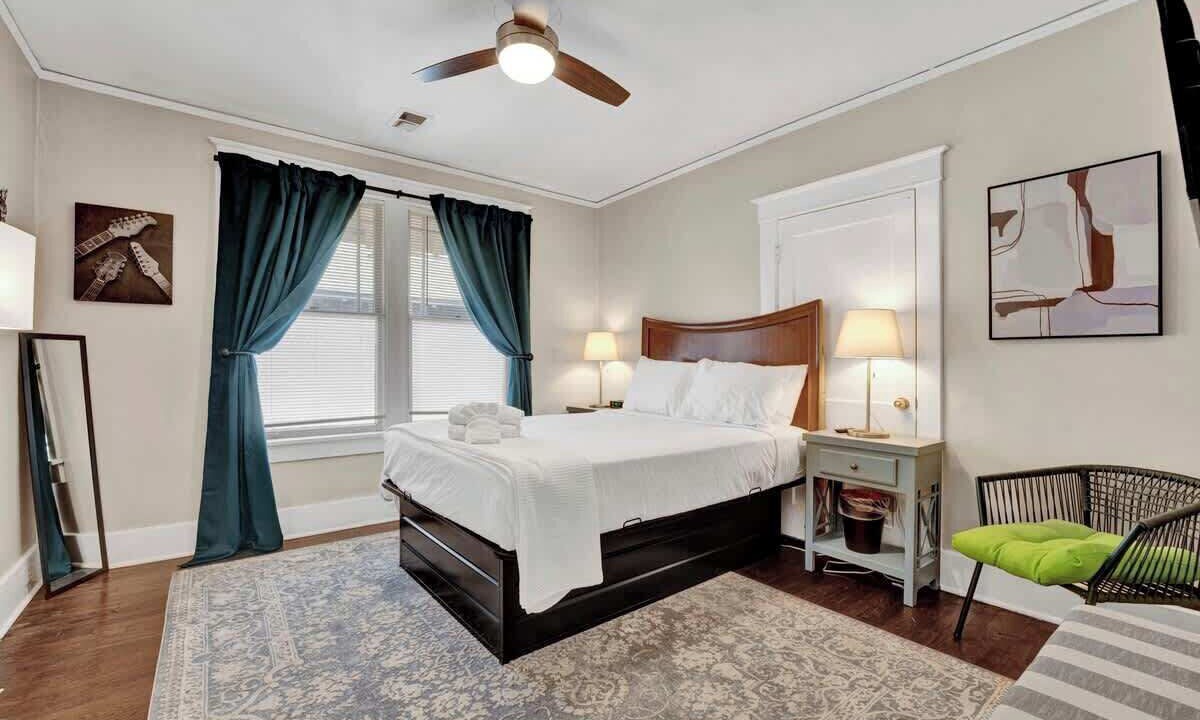 Photo of Bedroom in Midtown