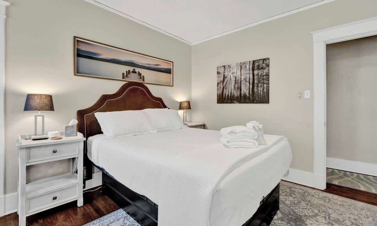 Photo of Bedroom in Midtown