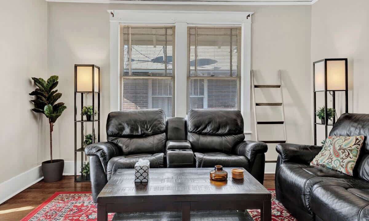 Photo of Livingroom in Midtown