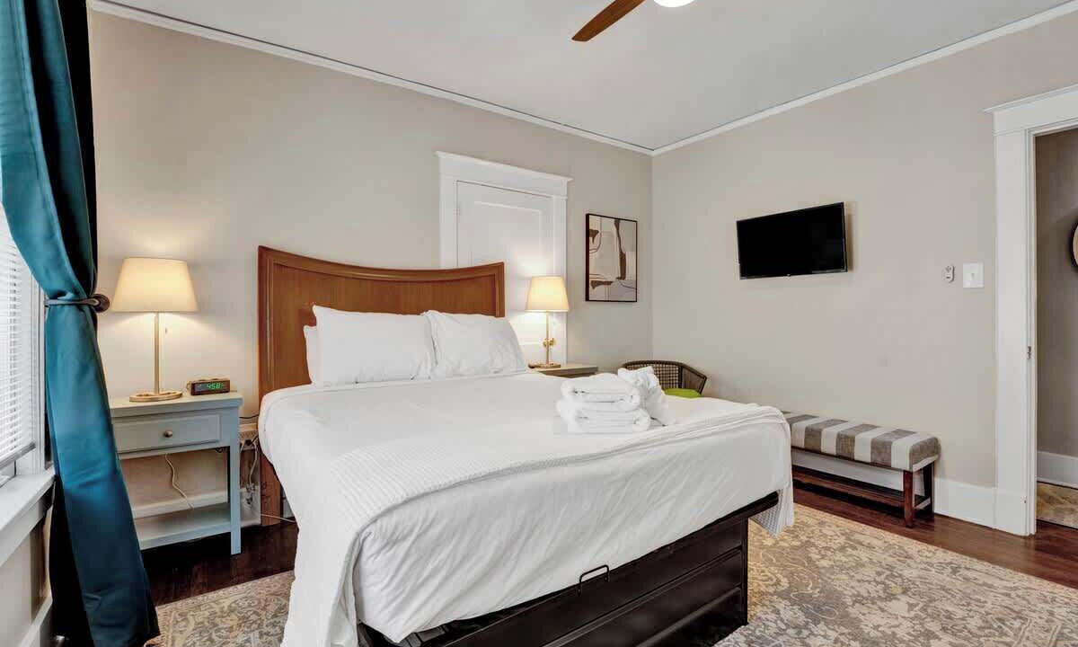 Photo of Bedroom in Midtown