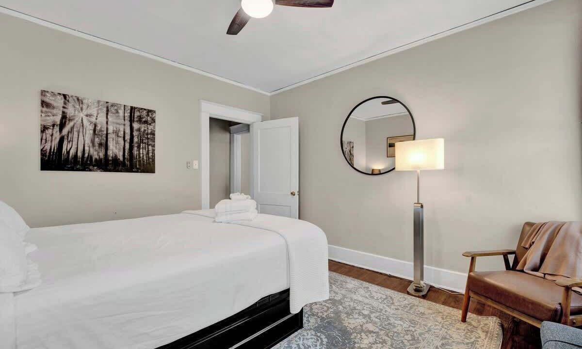 Photo of Bedroom in Midtown