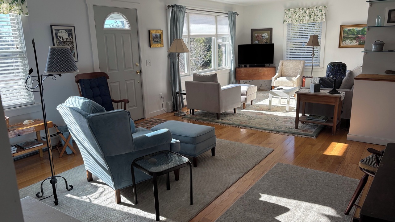 Photo of Livingroom in Cutler