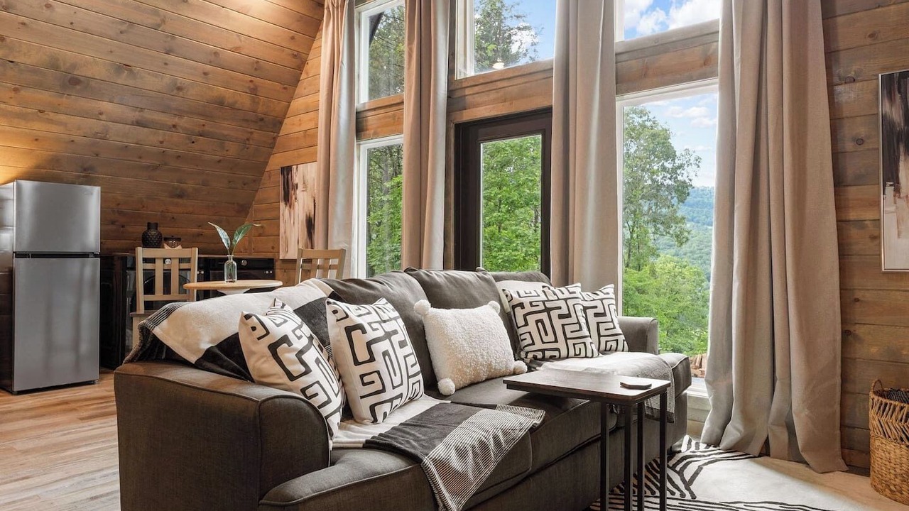 Photo of Livingroom in Jasper