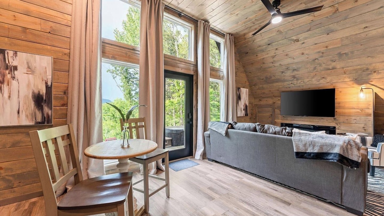 Photo of Livingroom in Jasper