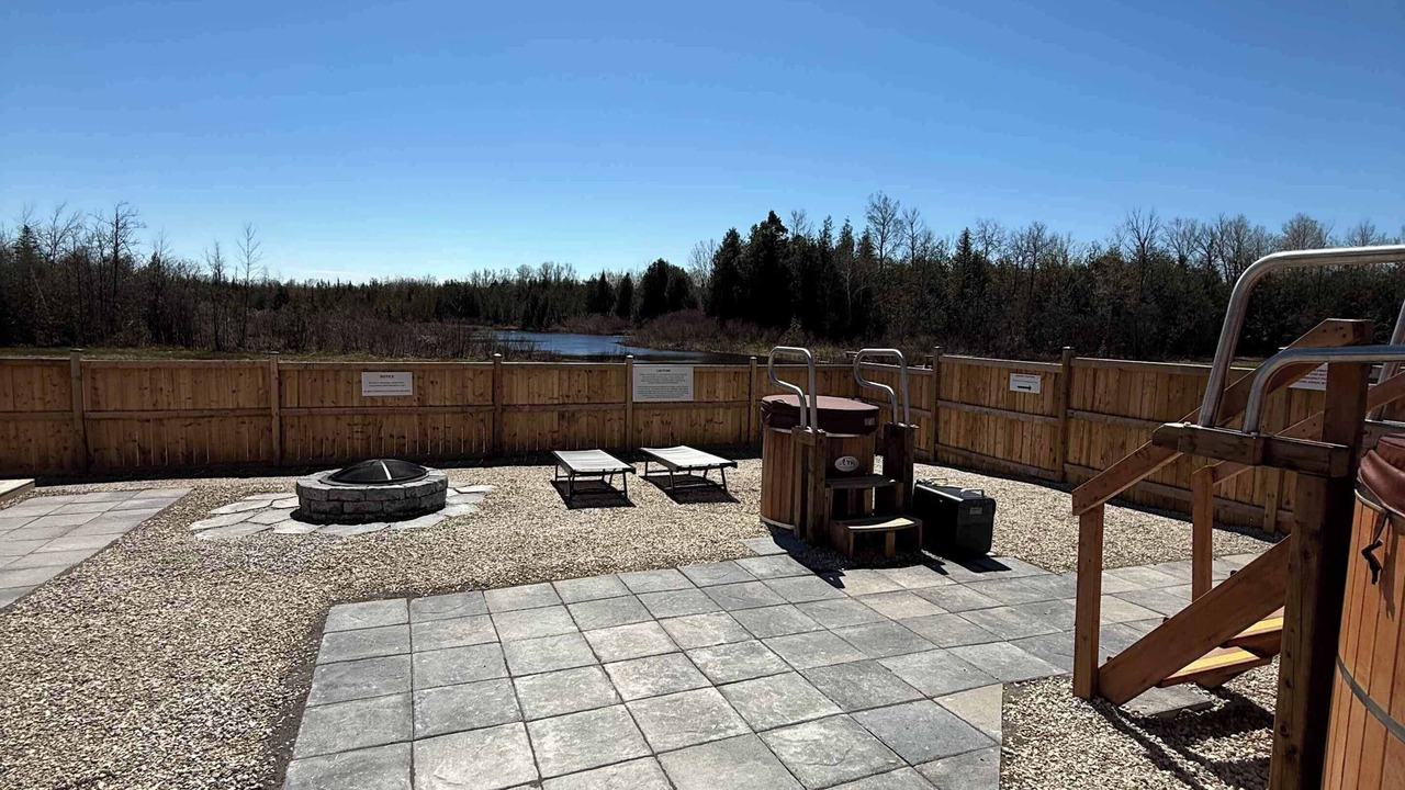 Photo of Patio Balcony in Miller Lake