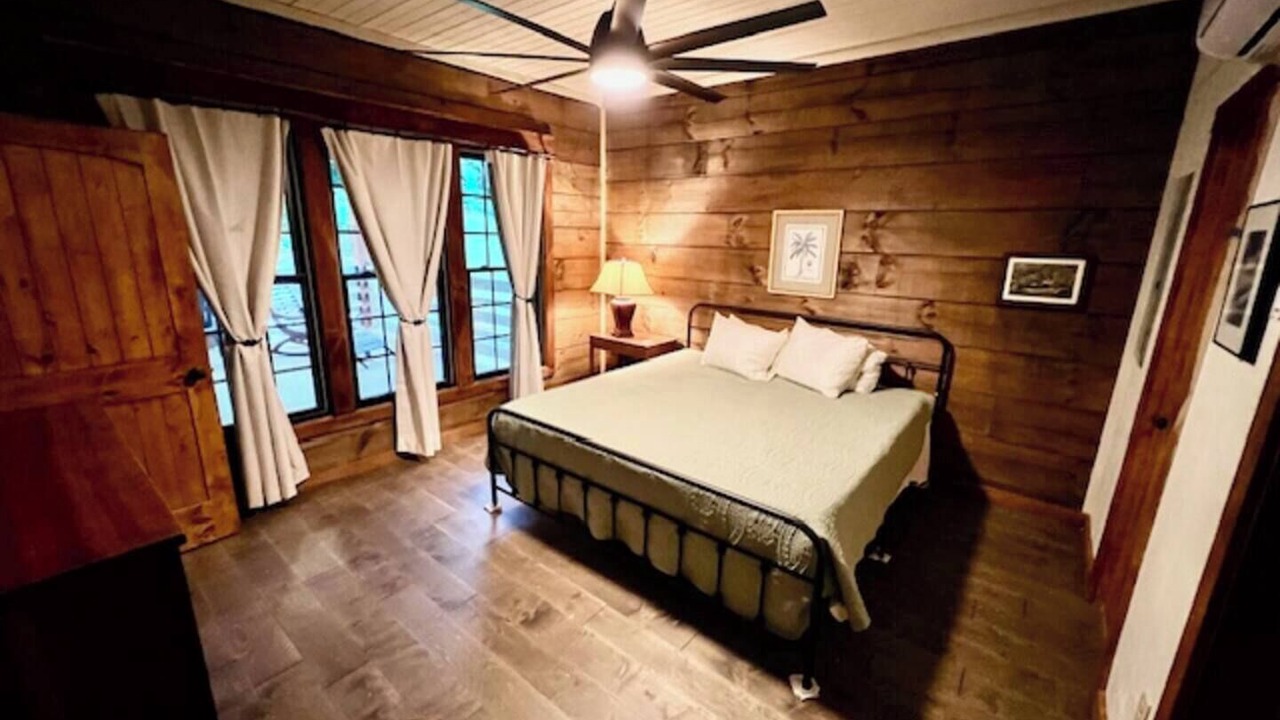 Photo of Bedroom in Lynn