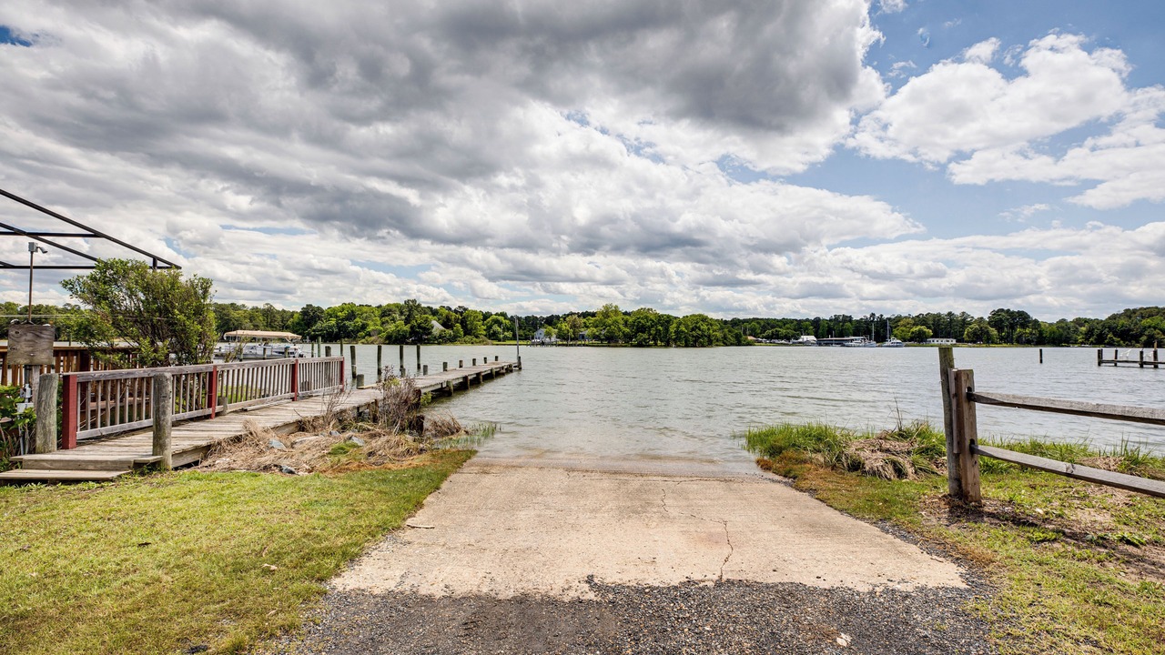 Photo of Outdoor in Avenue