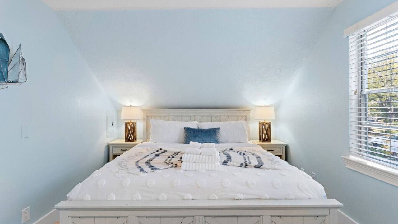 Photo of Bedroom in Clear Lake Shores