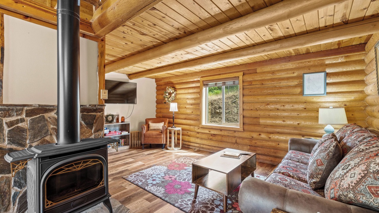 Photo of Livingroom in White Bird