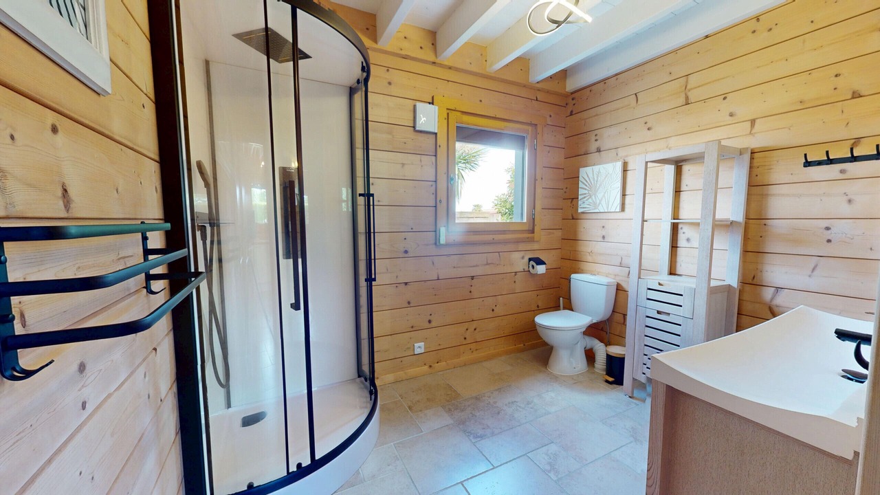 Photo of Bathroom in Saint-Maixent-sur-Vie